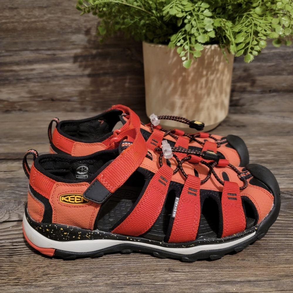 Keen Newport Neo H2 Hiking Sandals size 5